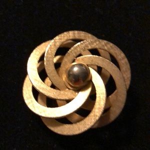 Round goldtone pin brooch made of circles 2”